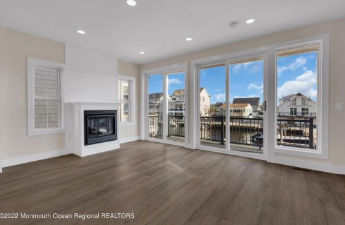 1217 Niihau Dr, Lacey NJ  08731-4702 exterior