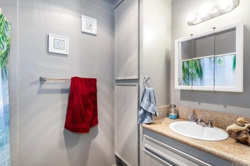 215 Candice Pl, Vista CA  92083-1944 exterior