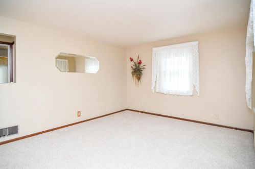 241 Lau St, Green Bay, WI 54302-3447