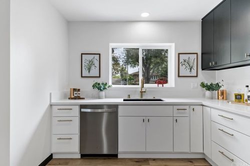 5230 El Cedral St, Long Beach CA  90815-3904 exterior