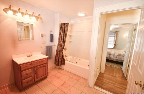 78 Lincoln Ave, United States Coast Guard Ac CT  06320-5145 exterior