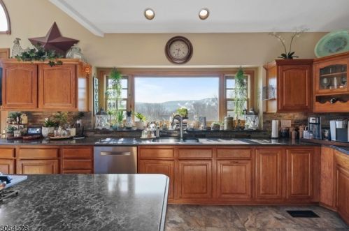 1 Mohawk Xing, Wantage NJ  07461-4539 exterior