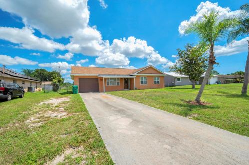 763 Bayard Ave, Fort Pierce, FL 34983-1071