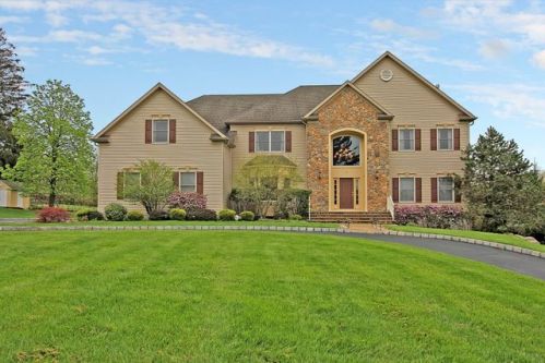 3 Linderberry Ct, Martinsville, NJ 08836-2154