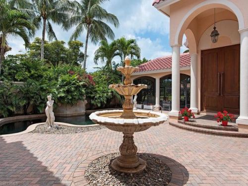 908 Spanish Moss Trl, Naples FL  34108-2412 exterior