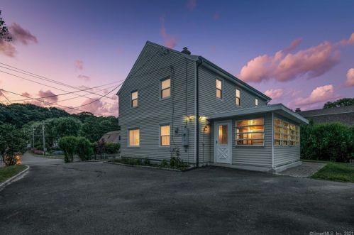 31 Snow Crystal Ln, Stamford, CT 06905-1817