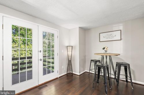 1937 Belmont Ridge Ct, Herndon VA  20191-5446 exterior