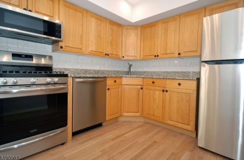 16 Springholm Dr, Berkeley Heights NJ  07922-2700 exterior