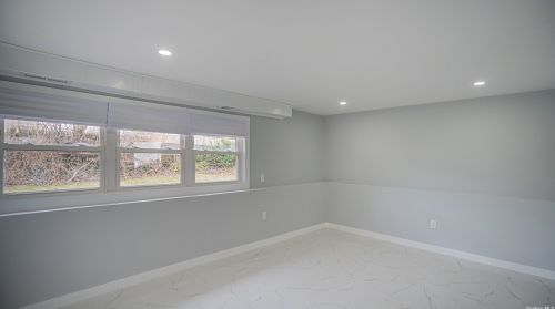 17 16 St, Deer Park NY  11729-4909 exterior