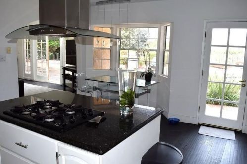 3412 Red Rose Dr, Van Nuys, CA 91436-4214