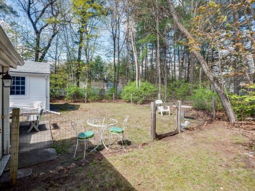 204 Dunstable Rd, Nashua NH  03062-2340 exterior