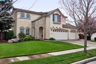 6131 Seeger Ct, Visalia, CA 93277-5560