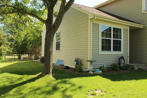 1121 Garfield Ln, Hartford, WI 53027-9258
