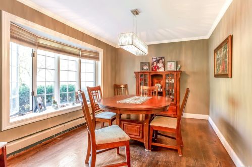 6 Stuart Ct, Huntington Station NY  11746-4237 exterior