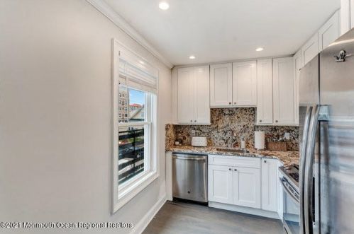 300 Deal Lake Dr, Tinton Falls NJ  07712-5136 exterior