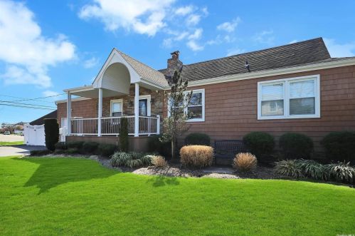 1 Bay St, North Bellmore, NY 11710-3802