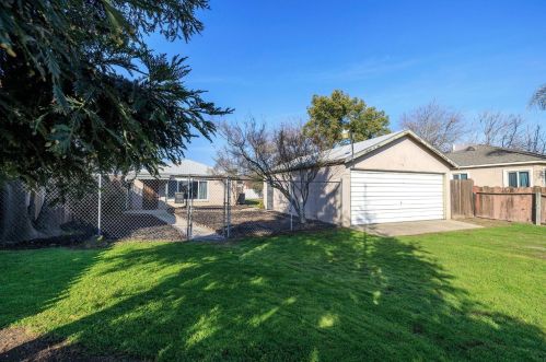 1429 Lombardy Dr, Modesto, CA 95351-2452