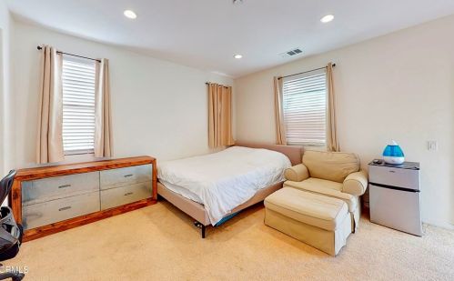 3120 Lisbon Ln, Oxnard CA 93036-7623 exterior