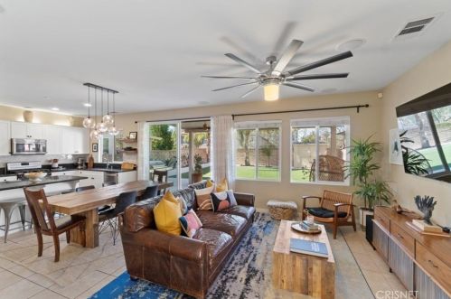 19811 Melissa Ln, Santa Clarita, CA 91350-5713
