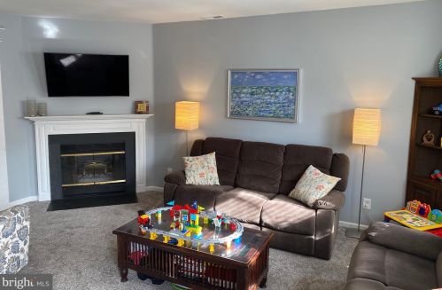 318 Pellinore Ct, West Deptford, NJ 08051-2213