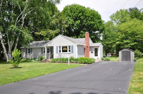 46 Foster Ln, Windsor, CT 06095-2013