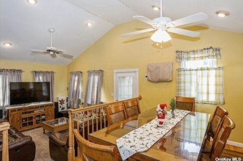 1 Laura Dr, South Setauket NY  11720-3068 exterior