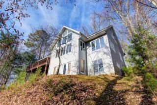 749 Kings Way, Gatlinburg, TN 37738-5234