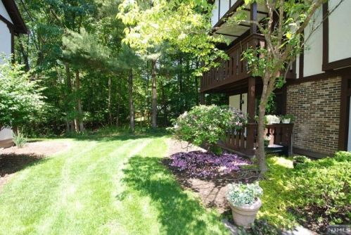 601 Mark Twain Way, Mahwah NJ  07430-3475 exterior