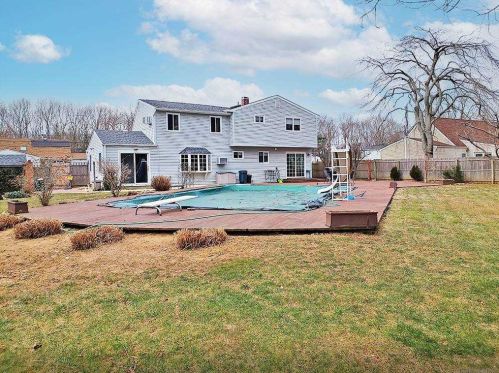 39 Westcliff Dr, Mount Sinai, NY 11766-2222