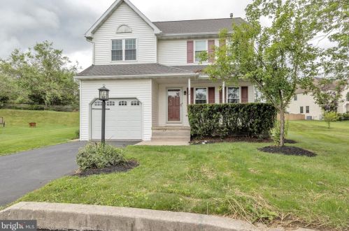 70 Commons Dr, Pottstown, PA 19464-3166