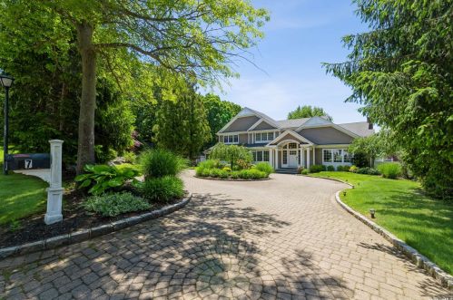 27 Phaetons Dr, Huntington Station, NY 11747-2028