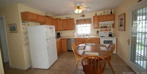 20 Portland Ave, Lyme CT  06371-2210 exterior