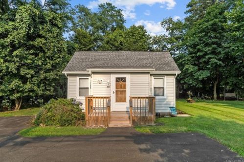 224 Old Haverstraw Rd, Congers, NY 10920-1206