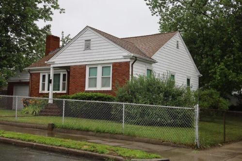 38 Clym St, Providence, RI 02908-2505
