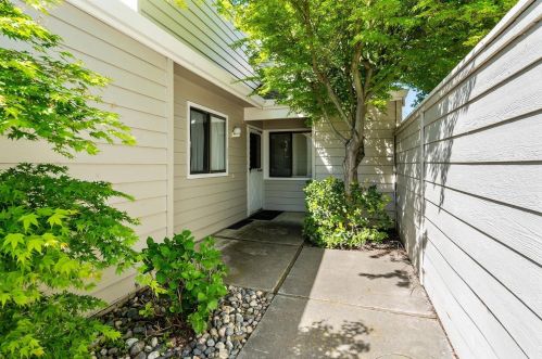 1749 Cape Cod Cir, Lodi CA  95242-4204 exterior