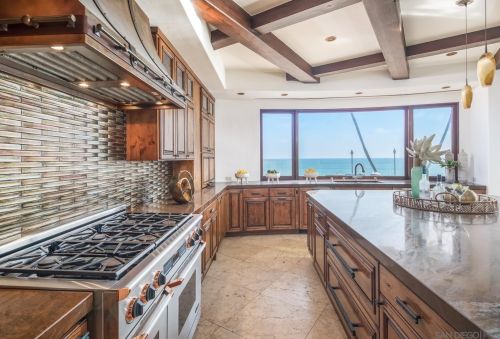 5305 Carlsbad Blvd, Carlsbad CA 92008-4416 exterior