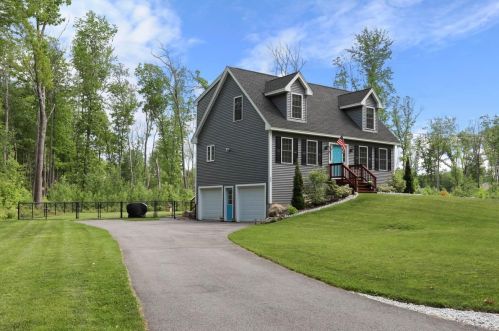 11 Chase Rd, Newton, NH 03858-3601