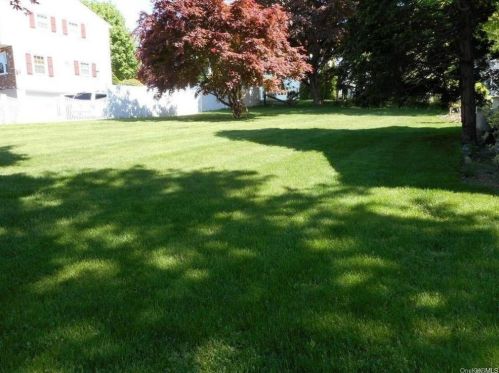6 Wright Rd, Yorktown Hgts NY  10598-6613 exterior
