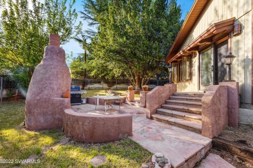 305 Mtn Shadows Dr, Sedona AZ 86336-3929 exterior