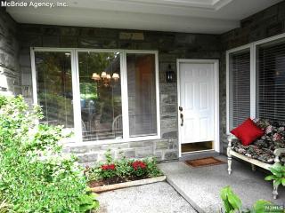 264 Barnstable Dr, Wyckoff, NJ 07481-2148