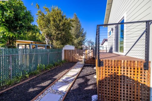 841 58th St, Oakland CA  94608-1403 exterior