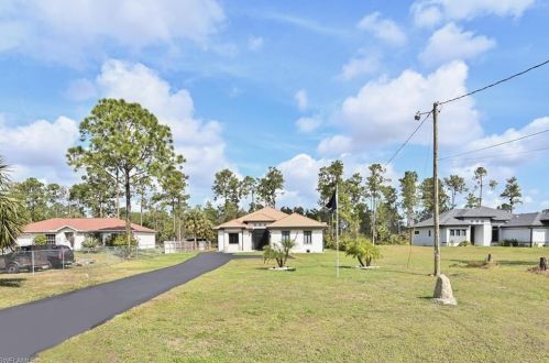 3841 10th Ave, Naples, FL 34120-4931