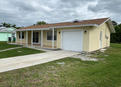 1582 Chari Ave, Fort Pierce, FL 34953-6130