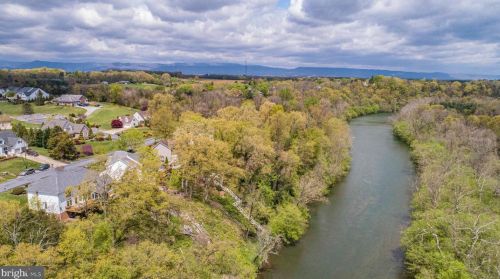 160 Manor Dr, Edinburg VA  22824-3579 exterior