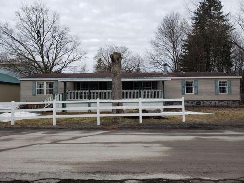 7 Canadarago St, Warren, NY 13439-7704