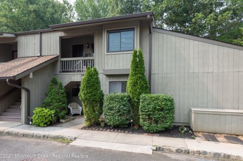 32 Ellsworth Ct, Tinton Falls, NJ 07701-5403