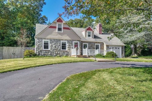 27 Meadowbrook Dr, Huntington Station, NY 11746-2947