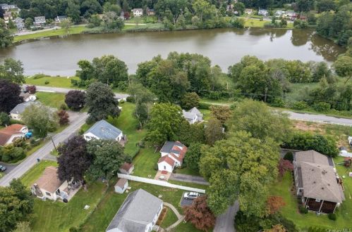 106 Oak Cir, Mahopac NY  10541-4146 exterior