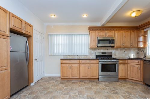 47 Holland Ave, Floral Park, NY 11001-1507