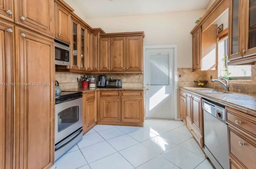 216 9th St, Dania Beach FL  33004-4439 exterior